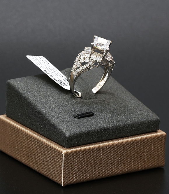 Nhẫn Vàng Trắng 610 NVT7