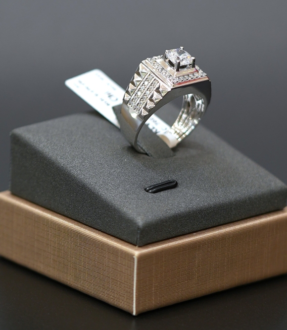 Nhẫn Vàng Trắng 610 NVT10